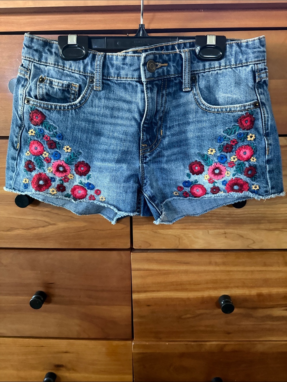 GAP Low Rise Sexy Boyfriend Blue Denim Shorts with Floral Embroidery 2.5" Inseam